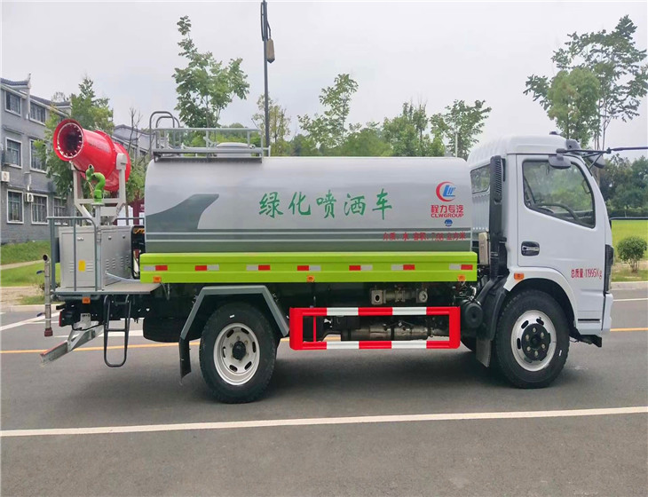 程力国六最新8.8吨绿化喷洒车(带30米雾炮）